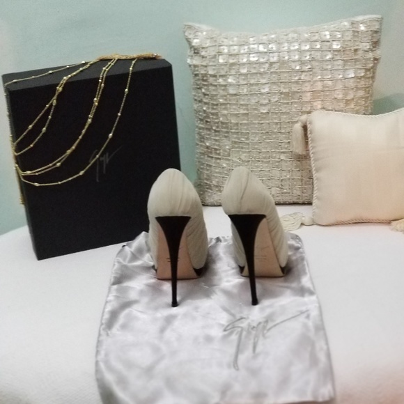 Giuseppe Zanotti cream stilleto - Picture 3 of 4